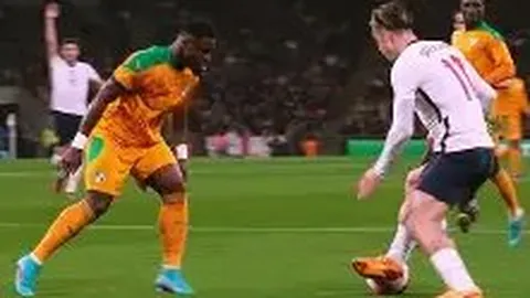 李亚男无化妆出席庆生宴，显怀巨大引人注目，全家人共庆生辰温馨满满